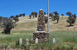 EbdenHume ve HovellMemorial.JPG