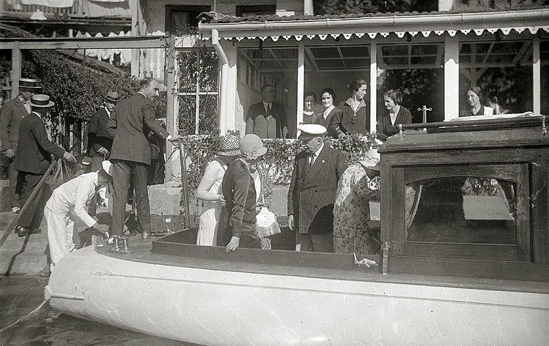 File:El general Miguel Primo de Rivera en Pasai Donibane (1 de 4) - Fondo Marín-Kutxa Fototeka.jpg