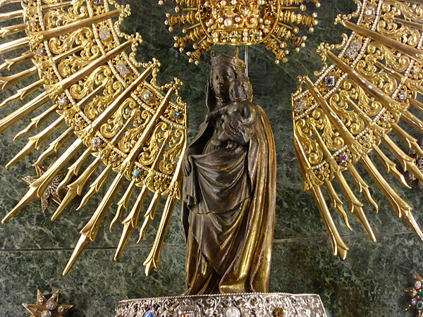 The image of Our Lady of the Pillar wearing her canonical crown