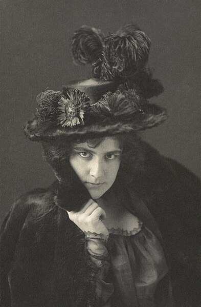 File:Ethel Reed (ca. 1895) by Frances Benjamin Johnston.jpg