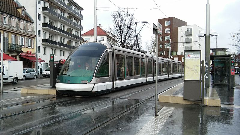 File:Eurotram en panne, Schluthfeld.jpg