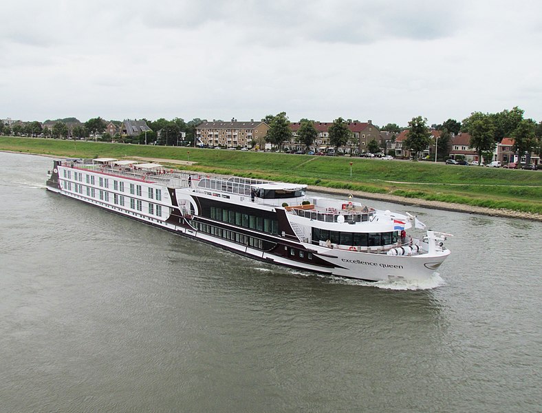 File:Excellence Queen on IJssel.jpg