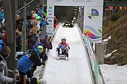 Deutsch: 2. und finaler Lauf der Juniorinnen bei den 33. FIL Juniorenweltmeisterschaften 2018 in Altenberg/Erzgebirge am 1. Februar 2018 (Namen der Abgebildeten in den Kategorien) English: 2nd and final run female juniors at the 2018 33th FIL Junior World Championships at Februar 1st alt Altenberg, Germany (names in categories)