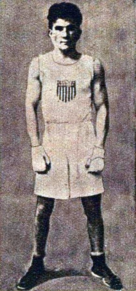 Fidel LaBarba, champion olympique de boxe poids mouches en 1924.jpg