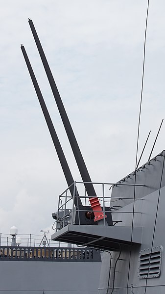 File:Forward funnel's whip antenna of JS Fuyuzuki(DD-118) right front view at JMSDF Maizuru Naval Base July 29, 2017.jpg