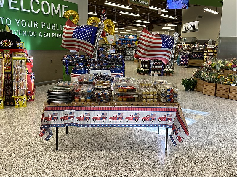 File:Fourth of July Display Publix, Miami Florida 2021.jpg