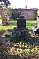 Frankfurt, main cemetery, grave D 40a Riedel.JPG