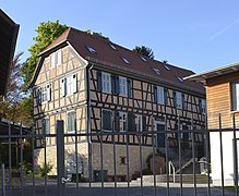 Fachwerkhaus Alt-Enkheim 9, historische Wassermühle von 1728 (Siedlung außerhalb des Naturschutzgebiets)