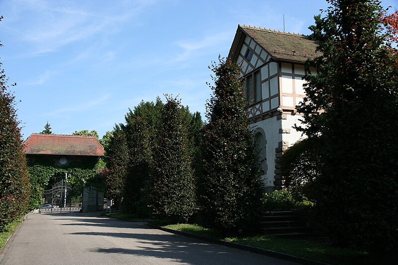 File:Friedhof Enzenbühl Dienstgebäude.JPG