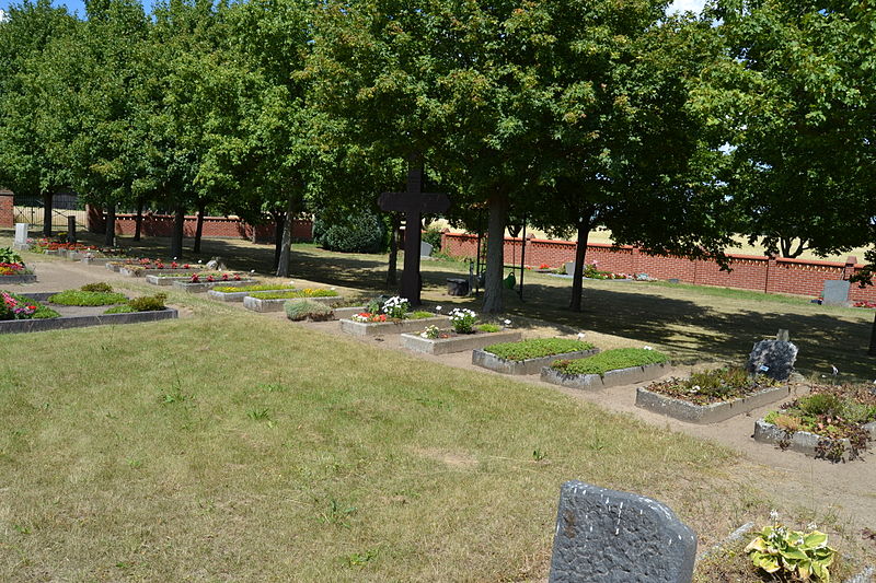 File:Friedhof Neulietzegöricke 38.JPG