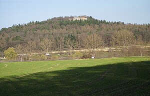 Friedinger Schlossberg (view from the southwest, taken south of the new development area Vor dem Dorf, 2014)