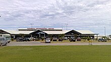 Le terminal passagers de l’aéroport international de Fuaòamotu (TBU/NFTF), vu de face.