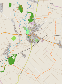 Mapa konturowa Głogówka, w centrum znajduje się punkt z opisem „Ratusz w Głogówku”