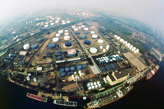 Gulf and ARCO tank farms and tanker docks, Port of Philadelphia, 1973.