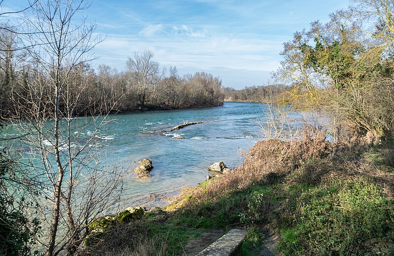 File:Garonne river in Saubens (2).jpg