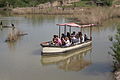 Лодка-аттракцион в тематическом парке, управляемый подводным тросом.