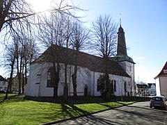 Dieses Bild zeigt ein Baudenkmal. Glückstädter Stadtkirche - Gesamtansicht 53°47′17″N 9°25′31″E﻿ / ﻿Am Kirchplatz﻿ / 53.78811606607487; 9.425147277311666 Baujahre: 1618-1623   Foto: 2012  