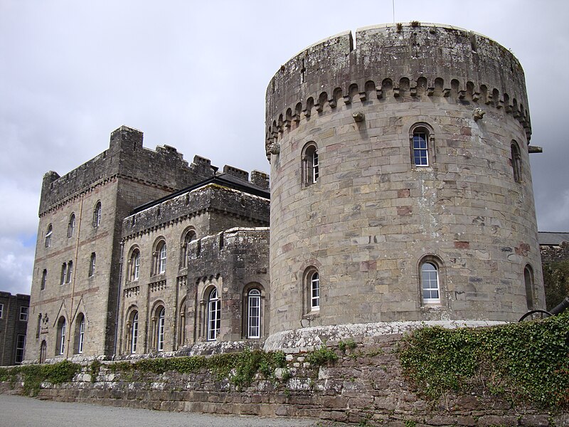 File:GlenstalAbbeyHouse.jpg