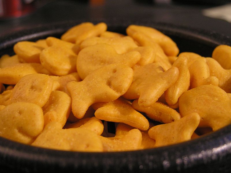 http://upload.wikimedia.org/wikipedia/commons/thumb/8/8c/Goldfish_crackers.jpg/800px-Goldfish_crackers.jpg