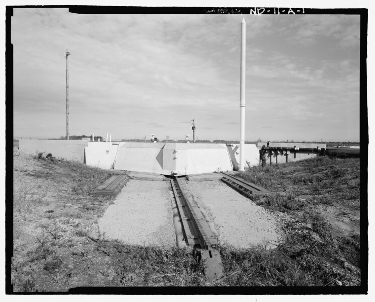 File:Grand Forks Air Force Base, Missile Launch Facility November-33, Launcher, State Highway 200, Cooperstown, Griggs County, ND HAER ND-11-A-1.tif