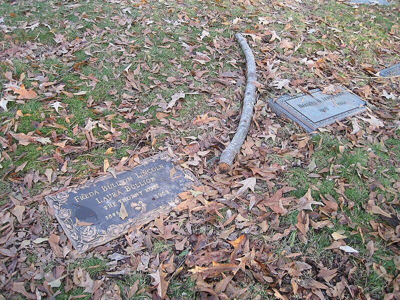 File:Grave of Laura Bullion Memphis TN 2011-01-22 05.jpg