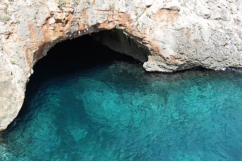 File:Grotta Grande del Ciolo.jpg