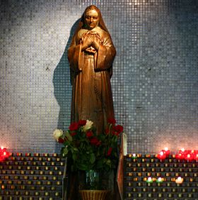 Statue av Saint Rita fra kapellet.