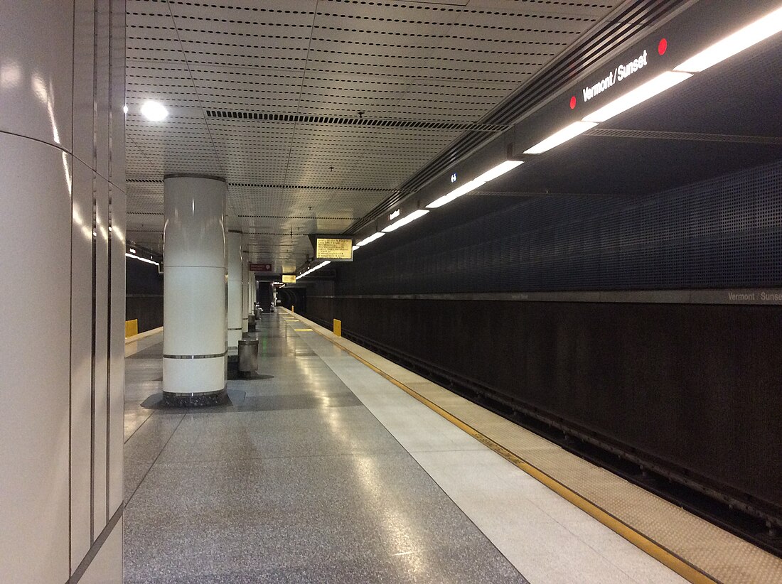 File:HSY- Los Angeles Metro, Vermont-Sunset, Platform View.jpg