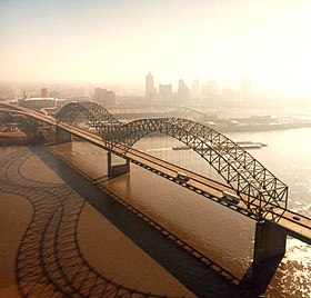 A Hernando de Soto Bridge cikk illusztráló képe