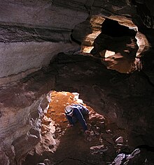 Intérieur de la grotte de l'Hortus.