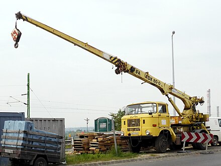 Водитель автокрана. ЗИЛ автокран ADK 70. Крановщик на пневмоколесный кран. IFA g5 подъемный кран. Кран манипулятор IFA 50.