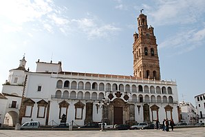 Llerena - Plaza de España ja Iglesia de Nuestra Señora de la Granada