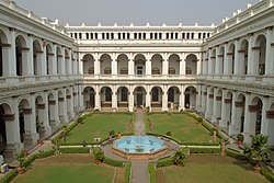 Museo indio, patio, Kolkata, India.jpg