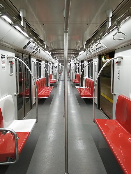 File:Interior tren NS 2016.jpg