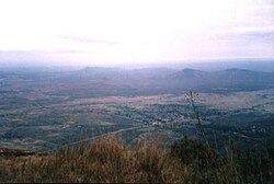 Melihat dari Irente View Point pada Usambara Pegunungan, melihat ke bawah pada Mazinde perkebunan sisal