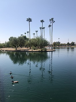 Pulau di Chaparral Danau Scottsdale Arizona.jpg