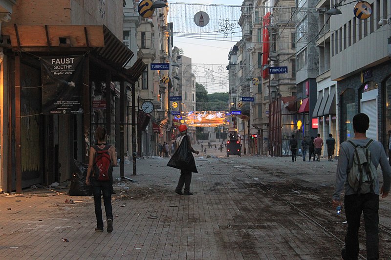 File:Istiklal avenue at dawn during Gezi Park protests 2.jpg