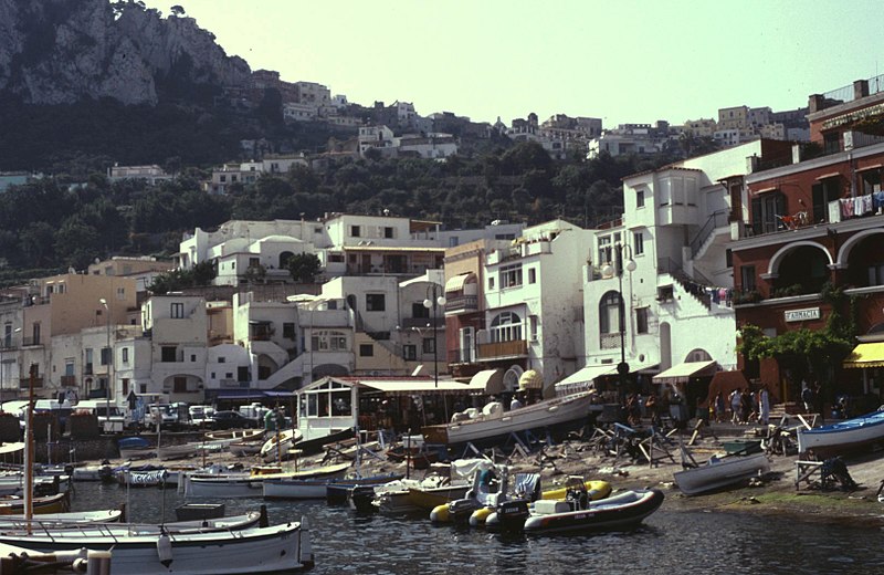 File:Italie Capri Marina Grande - panoramio.jpg