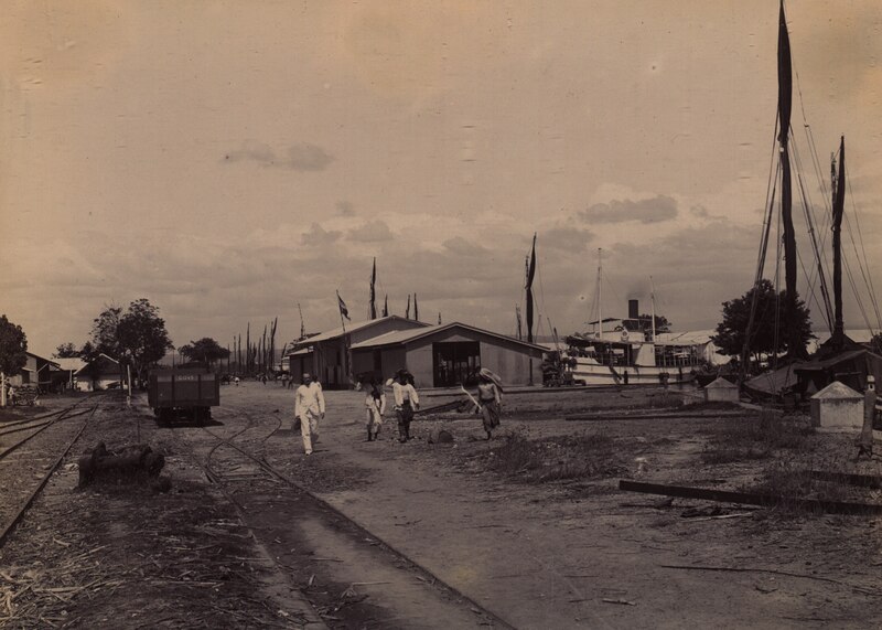 File:KITLV A1182 - Tramrails aan de Kali Baroe in de haven te Semarang, KITLV 158886.tiff