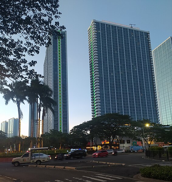 File:Karawaci, Tangerang.jpg