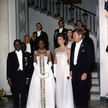 Fail:Kennedy_1962_state_dinner.jpg