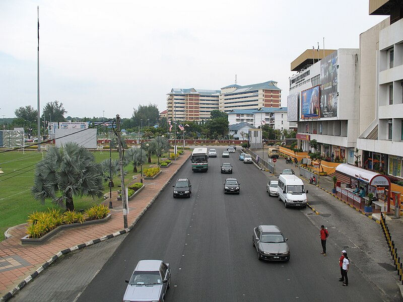 File:Kuantan Street 004.jpg