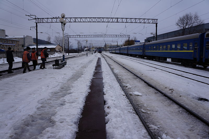 File:Kyiv Petro Kryvonis Railway Station.jpg