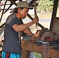 Laos .- Forgeron du village de Houayhe (2)