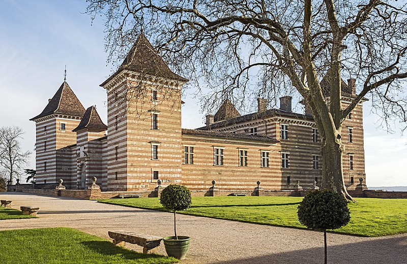 File:Laréole - Le chateau - Façade Nord Ouest.jpg