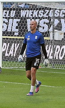 Lech Poznań bramkarz Filip Bednarek 2022 (cropped).jpg