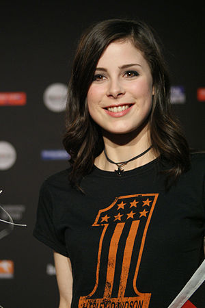 Lena Meyer-Landrut pressikonverentsil pärast Eurovisiooni võitu mais 2010