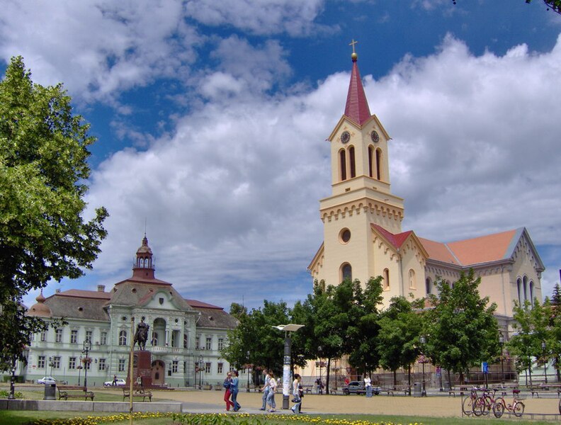 File:Liberty square, Zrenjanin.jpg