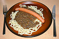 Spätzle buatan rumah dengan kacang merah dan sosis