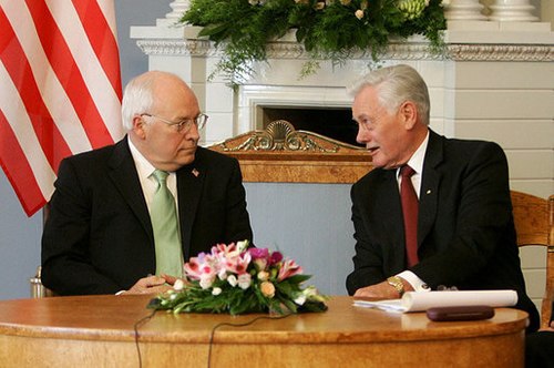 Daværende president i Litauen, Valdas Adamkus, (til høyre) under et møte med USAs visepresident Dick Cheney i Vilnius i mai 2006.